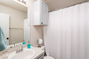 Hair dryer - Movie Room/Nintendo Switch; Low Cleaning Fee! (Round Rock)