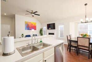 Dining - Movie Room/Nintendo Switch; Low Cleaning Fee! (Round Rock)