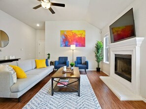 TV, fireplace, video games - Movie Room/Nintendo Switch; Low Cleaning Fee! (Round Rock)