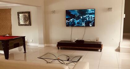 Riverview House few minutes walk to all amenities