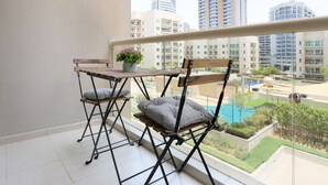 Luxury Apartment, 1 King Bed with Sofa bed, Balcony, Pool View | Terrace/patio - The Greens (Dubai)