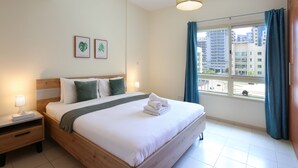 Luxury Apartment, 1 King Bed with Sofa bed, Balcony, Pool View - The Greens (Dubai)