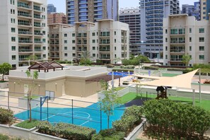 Outdoor pool - The Greens (Dubai)
