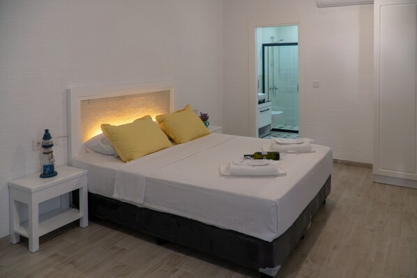 Deluxe Garden Room | In-room safe, desk, soundproofing, iron/ironing board - Vina Garden (Bozcaada)