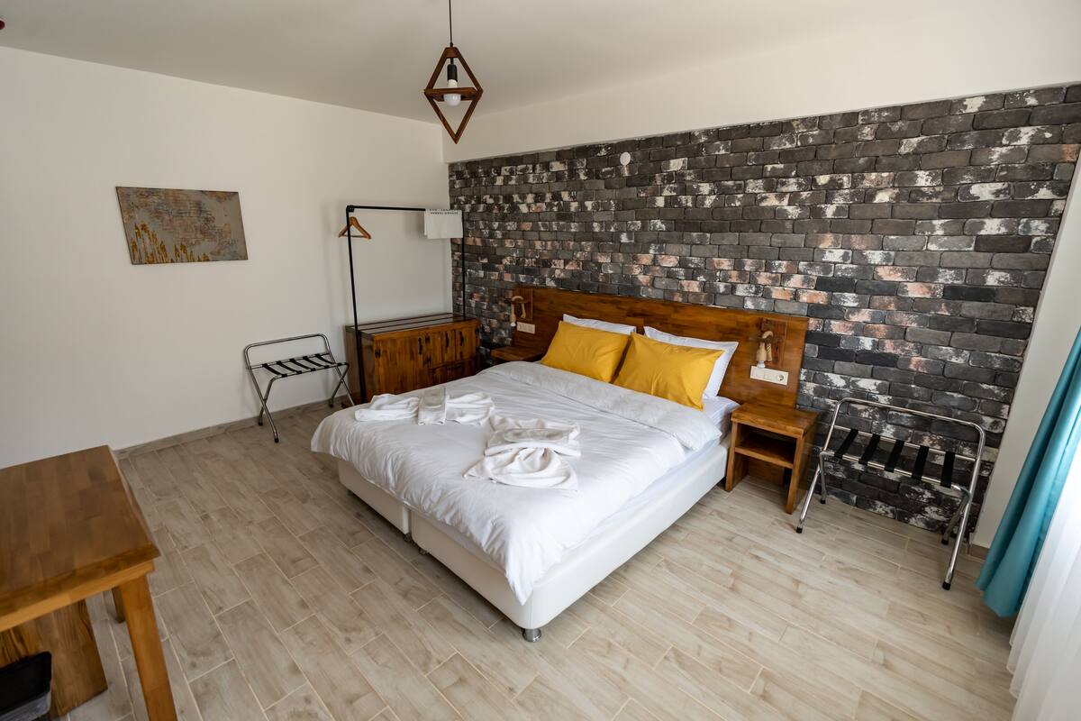 Caja de seguridad en la habitación y escritorio 