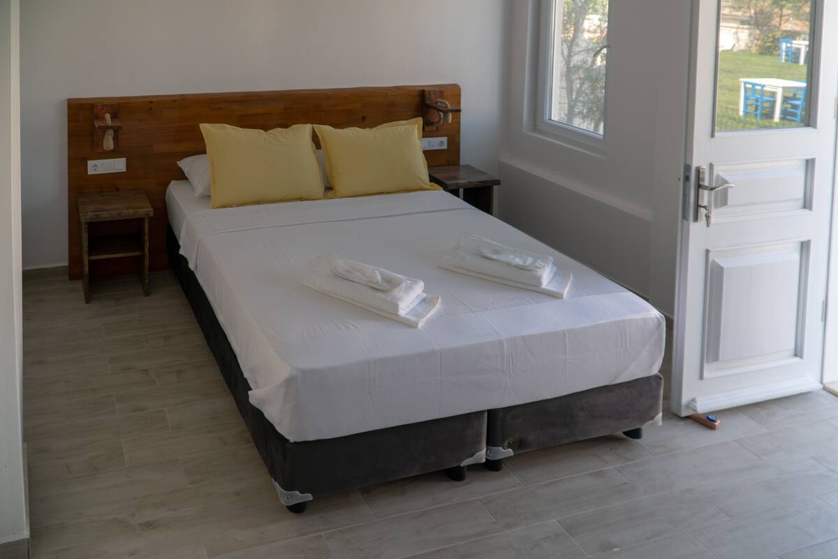 Caja de seguridad en la habitación y escritorio 