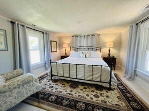 3 soverom, skrivebord, strykejern/-brett og wi-fi (inkludert)