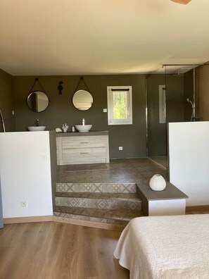 3 bedrooms, iron/ironing board, WiFi, bed sheets - Villa 150 metres from the sea - 10% off in September (Coggia)