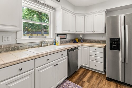 Spotless 2-Bedroom Cottage, Highly Recommended