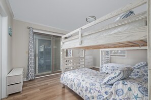 5 bedrooms, internet, bed sheets