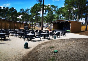 تناول الطعام بالخارج