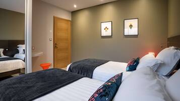 3 室のベッドルーム、アイロン / アイロン台、WiFi (無料)、ベッドシーツ