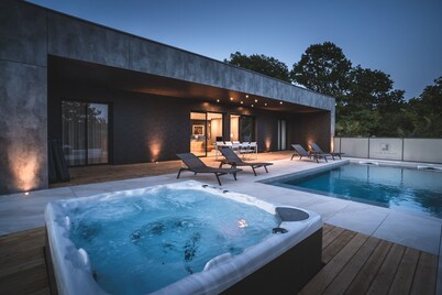 Villa Romana: Luxury and Relaxation with Private Pool and Exclusive Jacuzzi