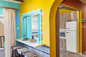 Kühlschrank, Mikrowelle, Ofen, Herdplatte