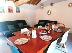 Dining - Bourrine Vendéenne and large garden near the sea (Saint-Hilaire-de-Riez)