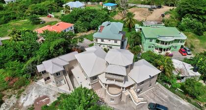Quaint one bedroom unit steps away from beach access