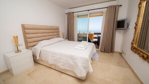 2 slaapkamers, een strijkplank/strijkijzer, gratis wifi, beddengoed