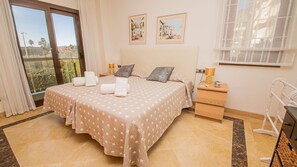 3 bedrooms, iron/ironing board, free WiFi, bed sheets - Marina del Castillo 3110 (Manilva)