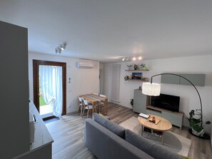 تلفزيون ذكي، تنس طاولة، كُتُب