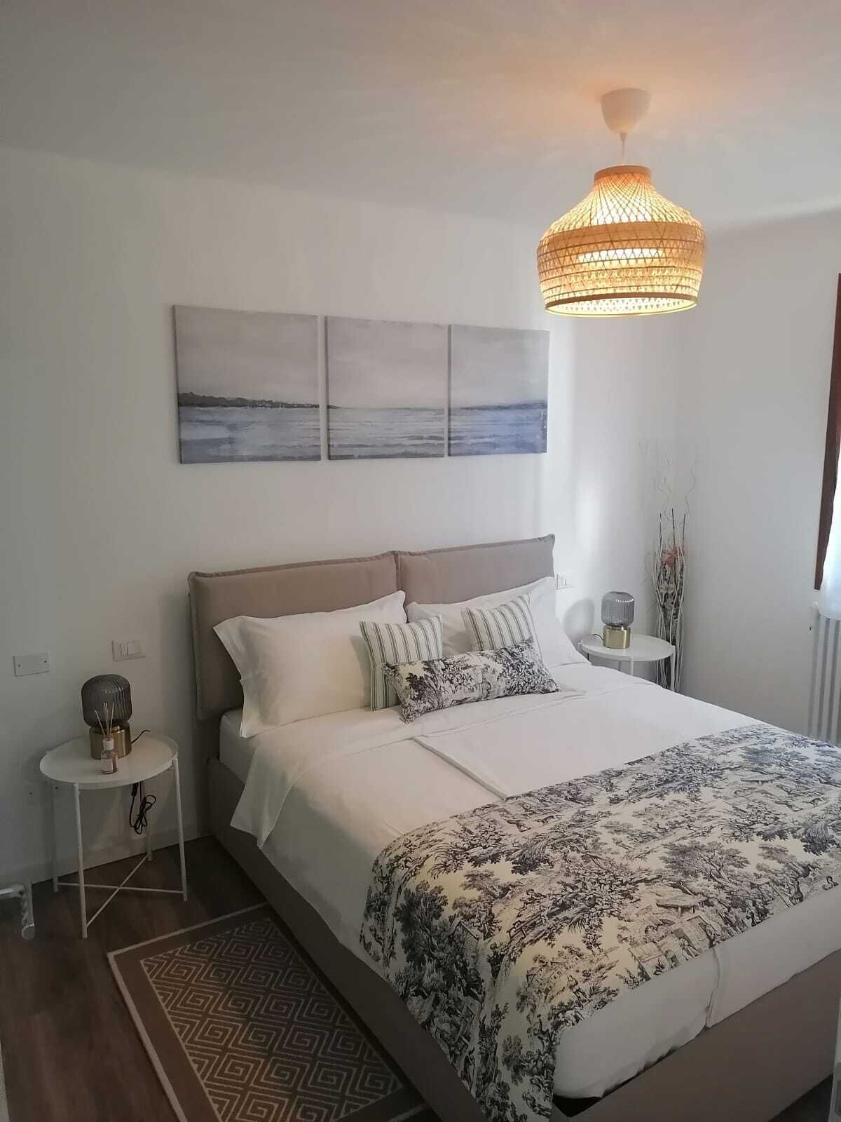 1 Schlafzimmer, Schreibtisch, schallisolierte Zimmer