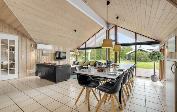 Interior - Beautiful home in Væggerløse with WiFi (Væggerløse)