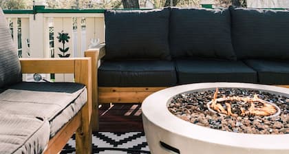 NEW Professionally Designed 3 Bed Wellington Suite w. Backyard and Hot Tub