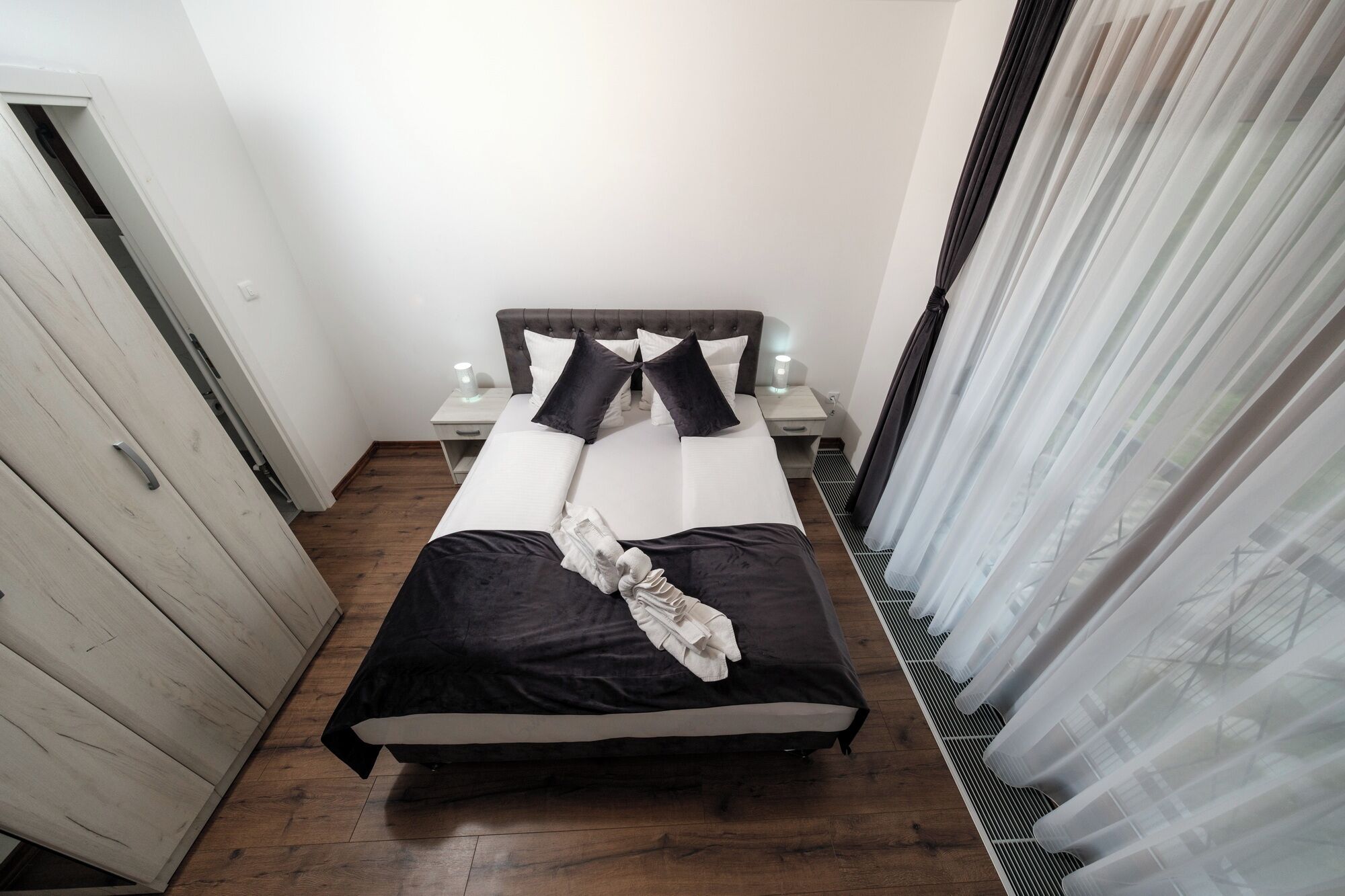 3 habitaciones, tabla de planchar con plancha y wifi gratis 
