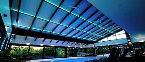 Piscine intérieure, piscine chauffée