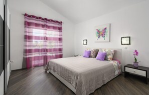 6 bedrooms, in-room safe, travel cot, free WiFi