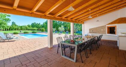 Stunning home in Pazin