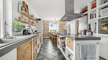 Réfrigérateur, plaque de cuisson, lave-vaisselle, cafetiÚre/bouilloire