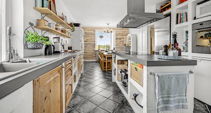 Awesome home in Havndal with WiFi
