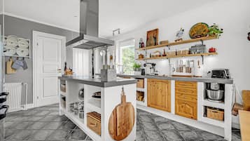 Réfrigérateur, plaque de cuisson, lave-vaisselle, cafetiÚre/bouilloire