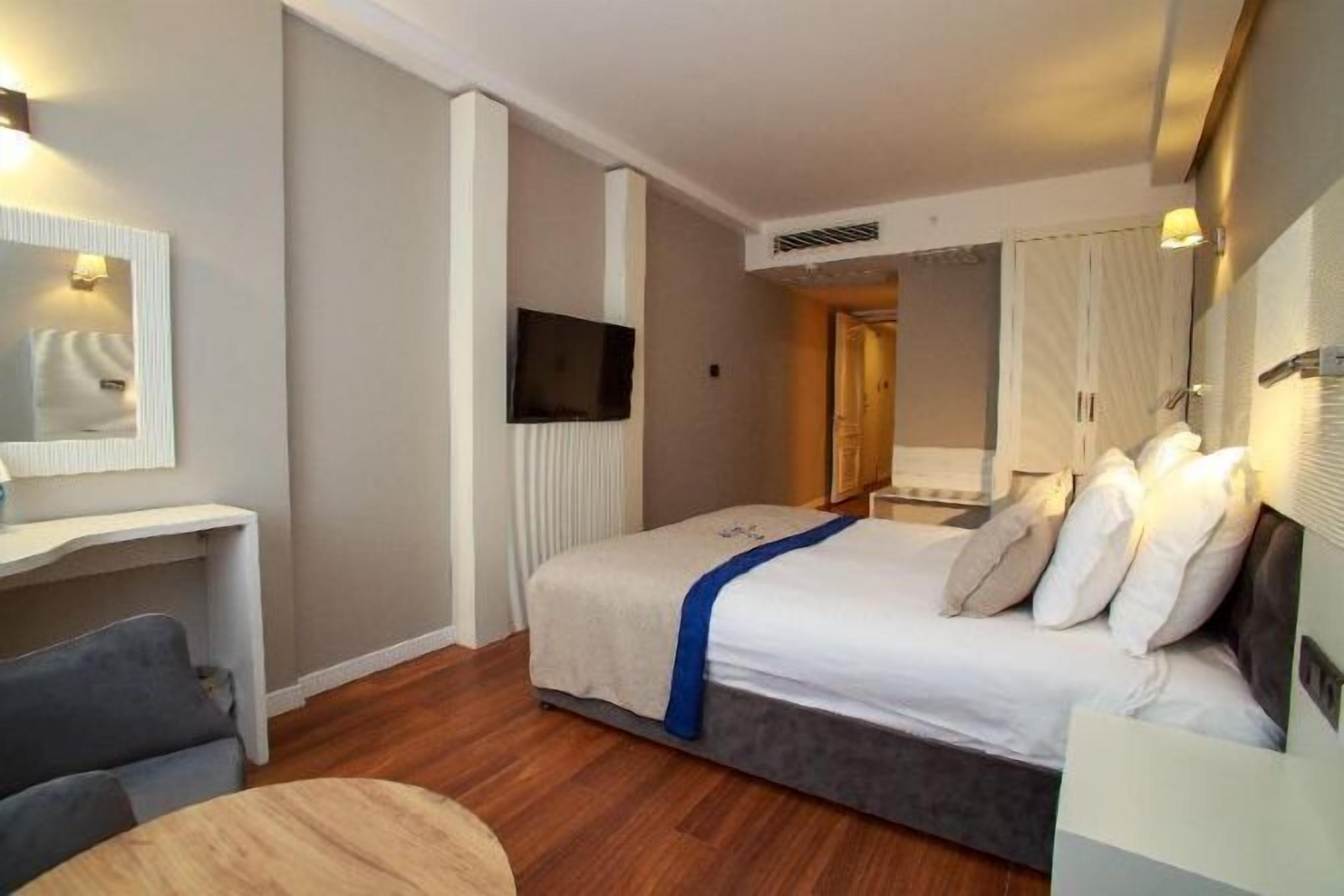 Minibar, in-room safe, laptop workspace, soundproofing
