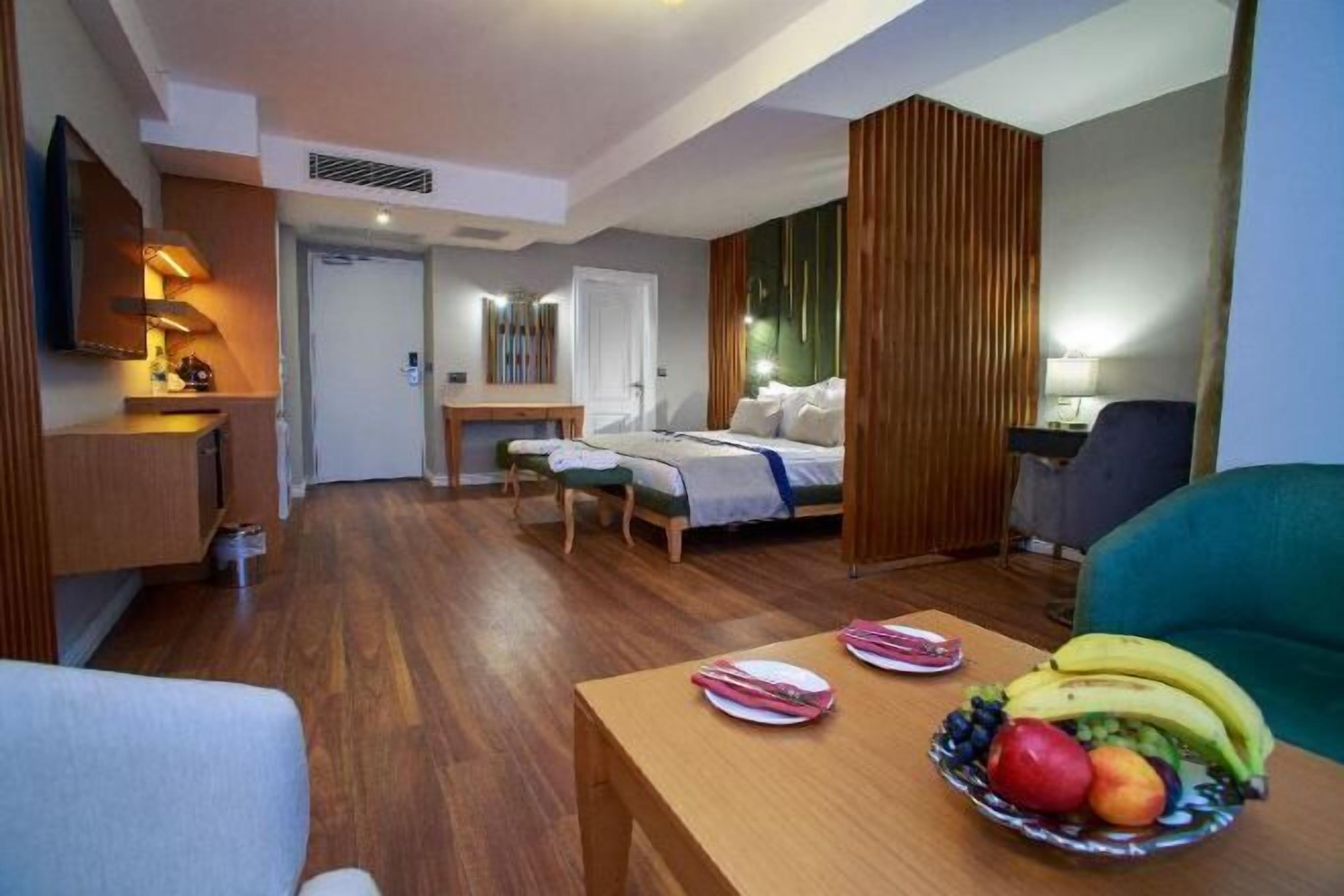 Minibar, in-room safe, laptop workspace, soundproofing