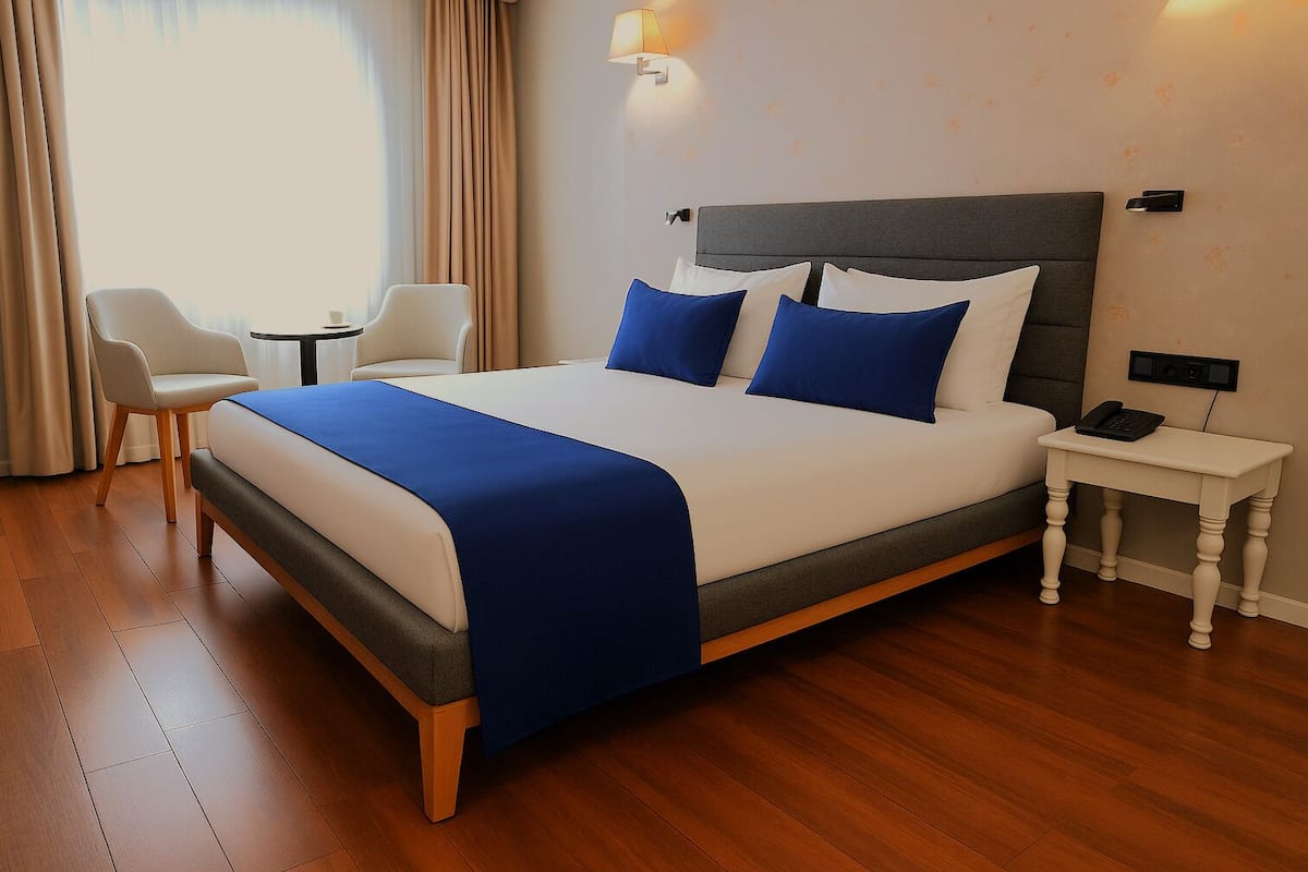 Kamar Standar, 1 Tempat Tidur Double, Bebas Asap Rokok, pemandangan kota | Minibar, brankas, ruang kerja ramah laptop, dan kedap suara