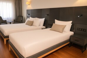 Kamar Standar, Beberapa Tempat Tidur, Bebas Asap Rokok, pemandangan kota | Kamar mandi | Shower, pancuran hujan, perlengkapan mandi gratis, dan pengering rambut