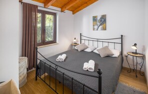 2 bedrooms, free WiFi, bed sheets - Lovely home in Kukci with WiFi (Kukci)