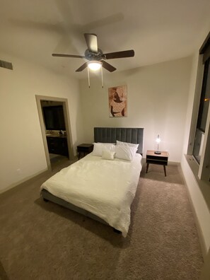 Room - Luxurious 2bed/2bath apartment in midtown Houston + Pool (Houston)