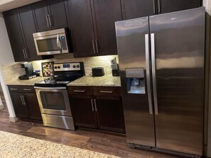 Exterior - Luxurious 2bed/2bath apartment in midtown Houston + Pool (Houston)