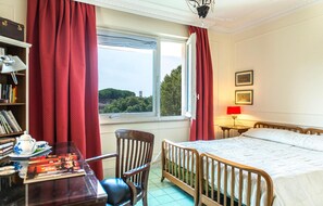 5 bedrooms, iron/ironing board, travel cot, free WiFi