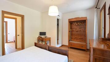 2 chambres, fer et planche Ă repasser