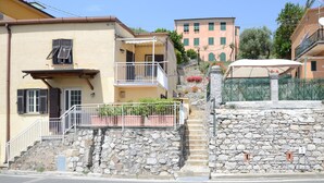 A two-story building with a stone staircase leading to the entrance, a balcony with a white railing, and a small door marked with the number 193. - Amazing apartment in Portovenere (Portovenere)