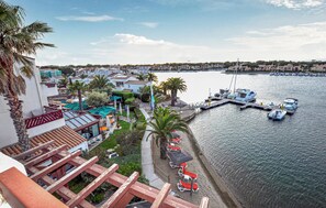 المنطقة المحيطة بالمنشأة