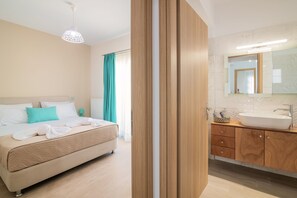 3 bedrooms, in-room safe, iron/ironing board, free WiFi