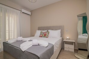 3 chambres, coffre-fort, fer et planche à repasser