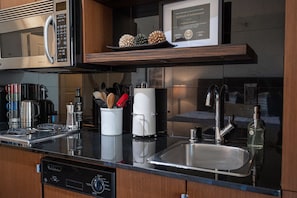 Fridge, microwave, stovetop, dishwasher