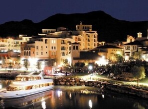 A waterfront hotel with multiple buildings, a dock, and a reflection in the water. - Amazing Views & Pool - Lake Las Vegas Retreat (Henderson)