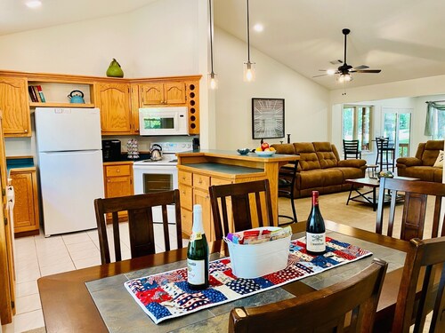 Cozy getaway on Ponce de Leon golf course.