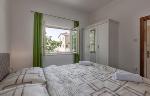 2 bedrooms, free WiFi, bed sheets - Gorgeous apartment in Senj with WiFi (Senj)